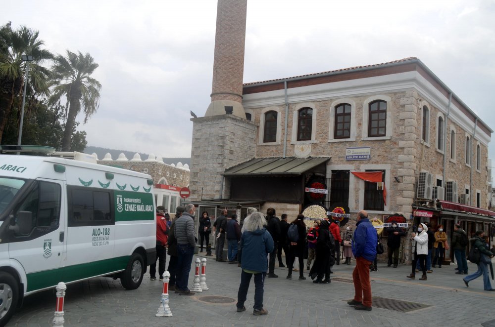 Oyuncu Atilla Pekdemir son yolculuğuna uğurlandı