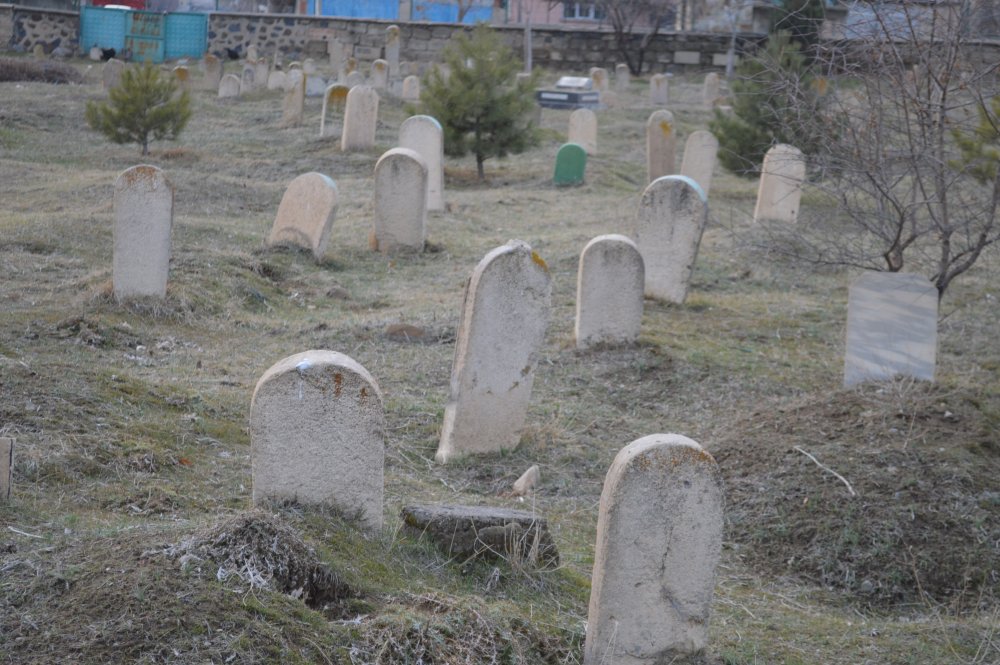 Cenazeler karıştı; koronavirüsten ölen kişiyi görenler karantinaya alındı (3)