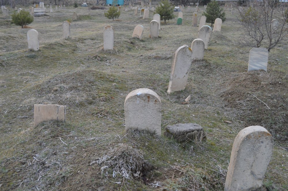 Cenazeler karıştı; koronavirüsten ölen kişiyi görenler karantinaya alındı (3)