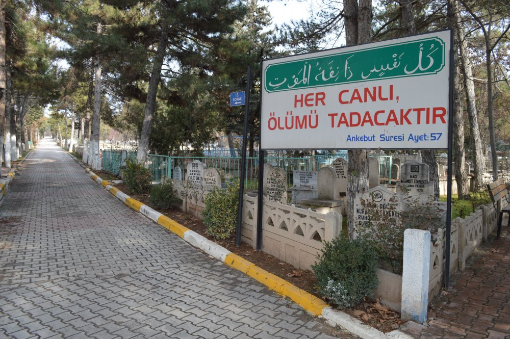 Cenazeler karıştı; koronavirüsten ölen kişiyi görenler karantinaya alındı (3)