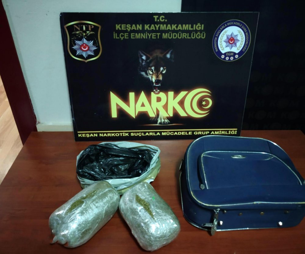 Eniştesinin bıraktığı valizden şüphelendi, 982 gram bonzai yakalattı 