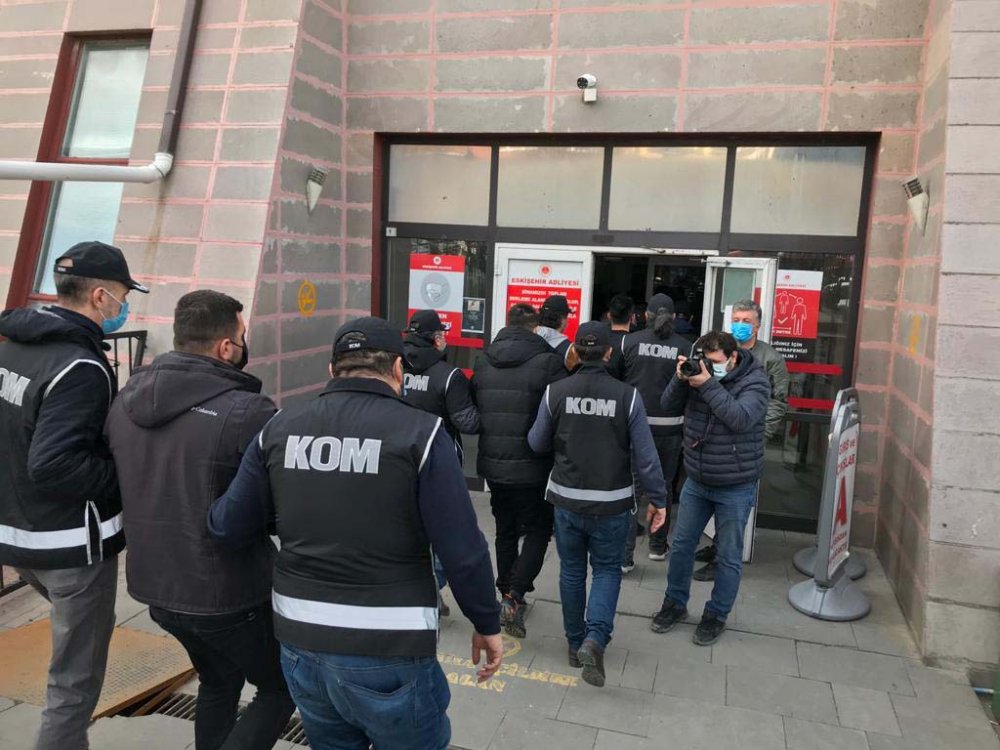 Eskişehir’de 'kuryeli' silah kaçakçılığı operasyonuna 4 tutuklama