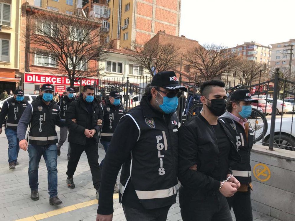 Eskişehir’de 'kuryeli' silah kaçakçılığı operasyonuna 4 tutuklama