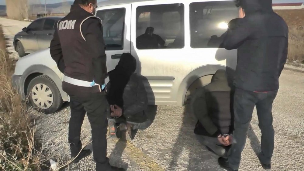 Eskişehir’de 'kuryeli' silah kaçakçılığı operasyonuna 4 tutuklama