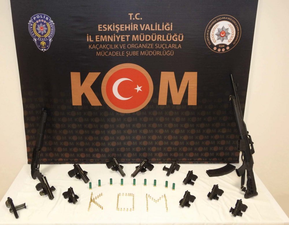 Eskişehir’de 'kuryeli' silah kaçakçılığı operasyonuna 4 tutuklama