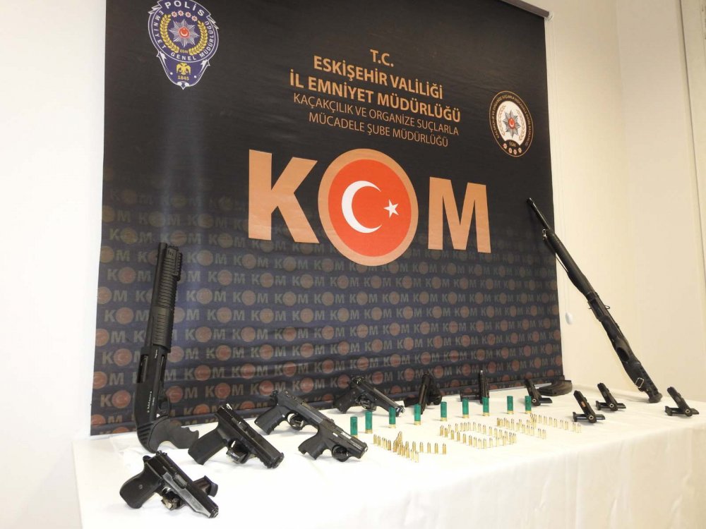 Eskişehir’de 'kuryeli' silah kaçakçılığı operasyonuna 4 tutuklama