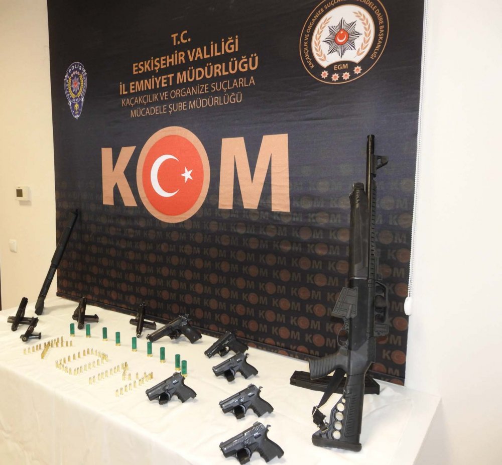 Eskişehir’de 'kuryeli' silah kaçakçılığı operasyonuna 4 tutuklama