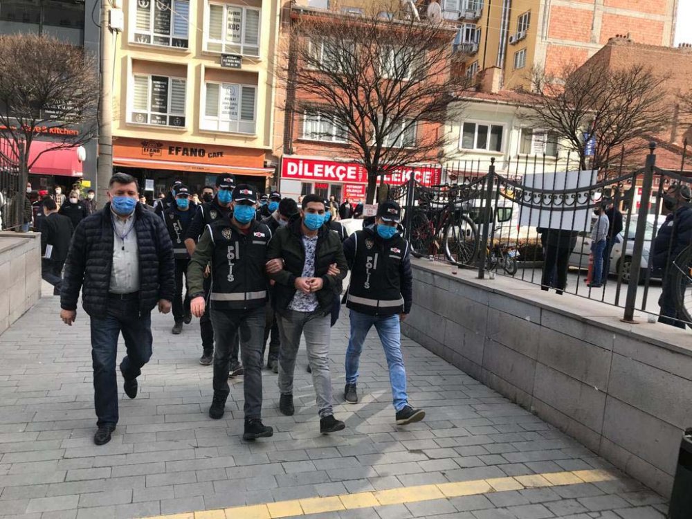 Eskişehir’de 'kuryeli' silah kaçakçılığı operasyonuna 4 tutuklama