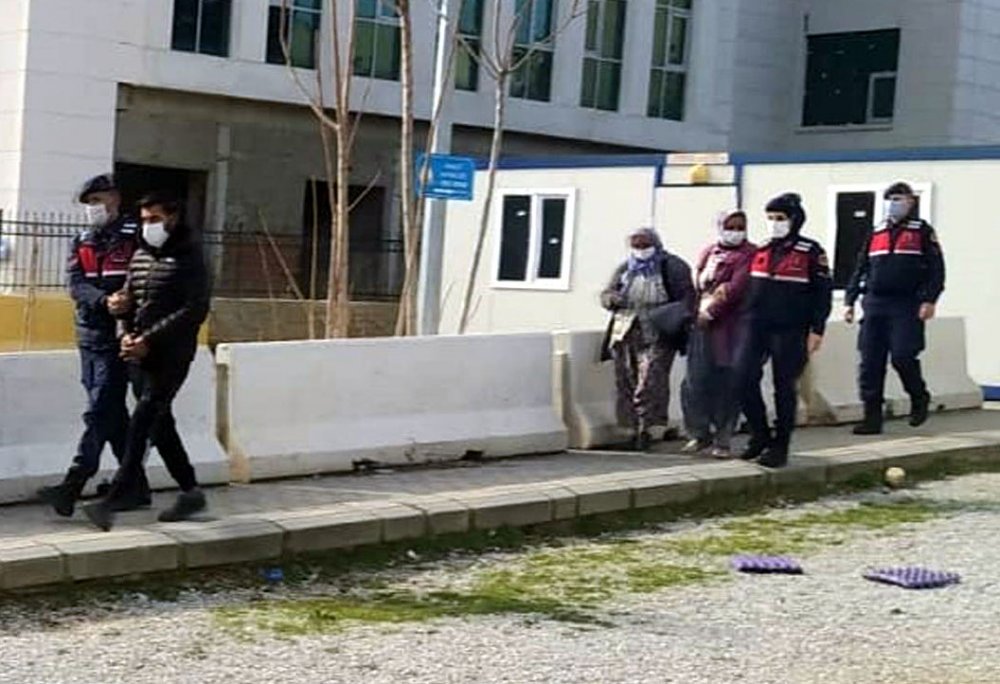 İnşaat malzemesi çalan anne-kız tutuklandı