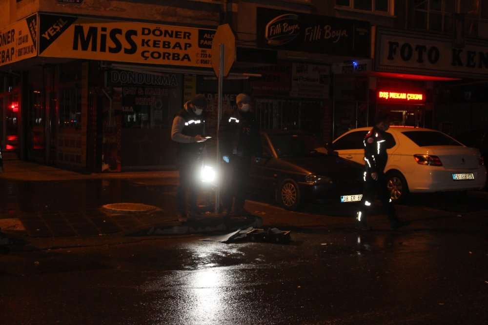  Kayseri’de şüpheli evrak çantası fünye ile patlatıldı
