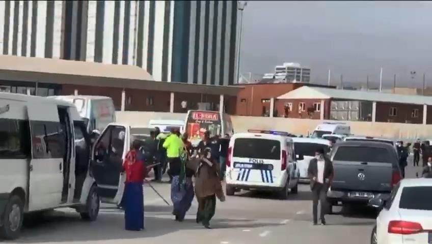 Kenti savaş alanına çeviren kavgada; 2 tüfek, 8 demir levye, 53 sopa ele geçti