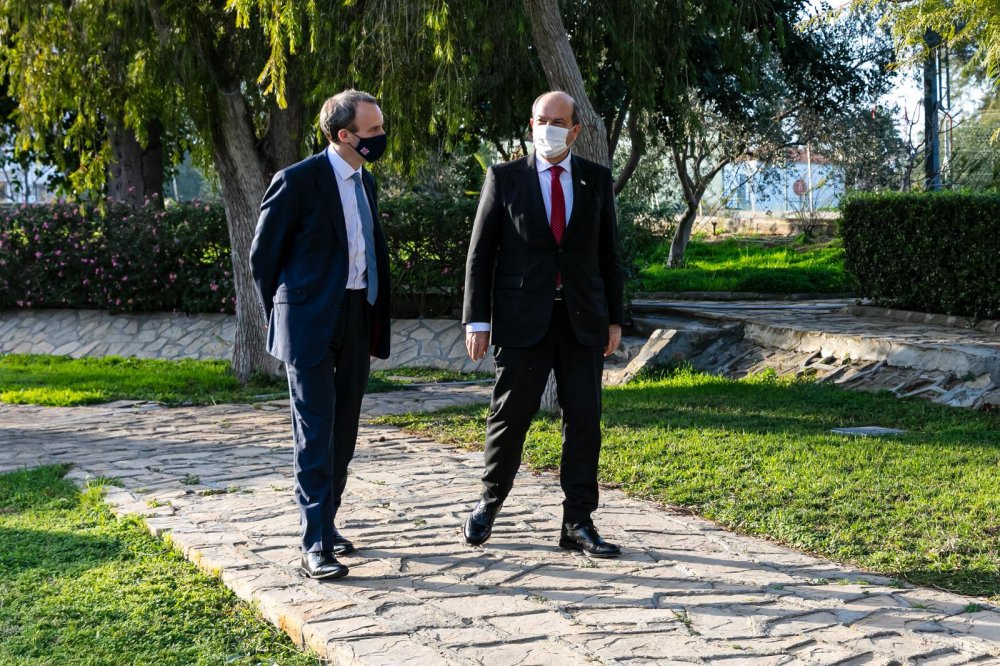KKTC lideri Tatar, İngiltere Dışişleri Bakanı Raab ile görüştü