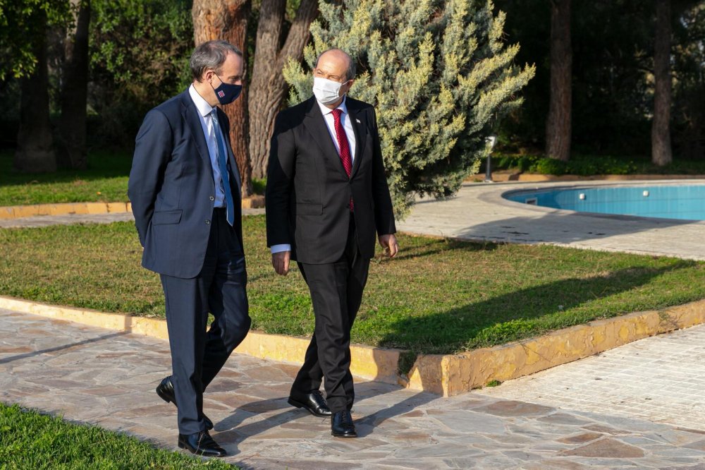 KKTC lideri Tatar, İngiltere Dışişleri Bakanı Raab ile görüştü