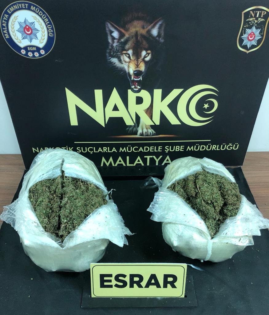 Otobüste esrara gözaltı