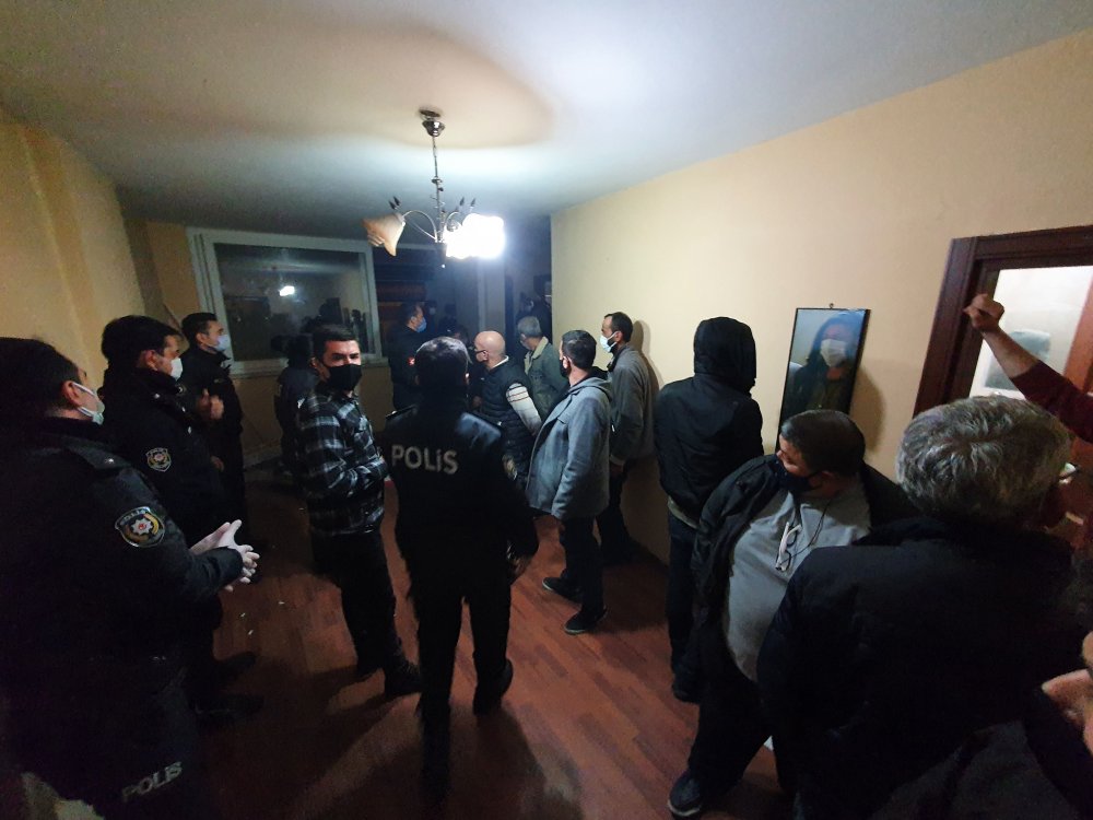 Polisi kamerayla izleyip, telsizden dinleyen kumarcılara çilingirli baskın