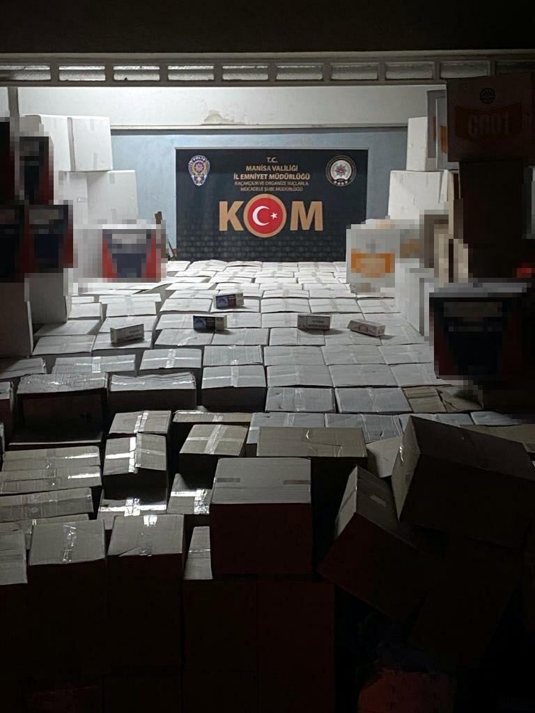 Salihli'de kaçak 6 milyon 400 bin makaron ele geçirildi