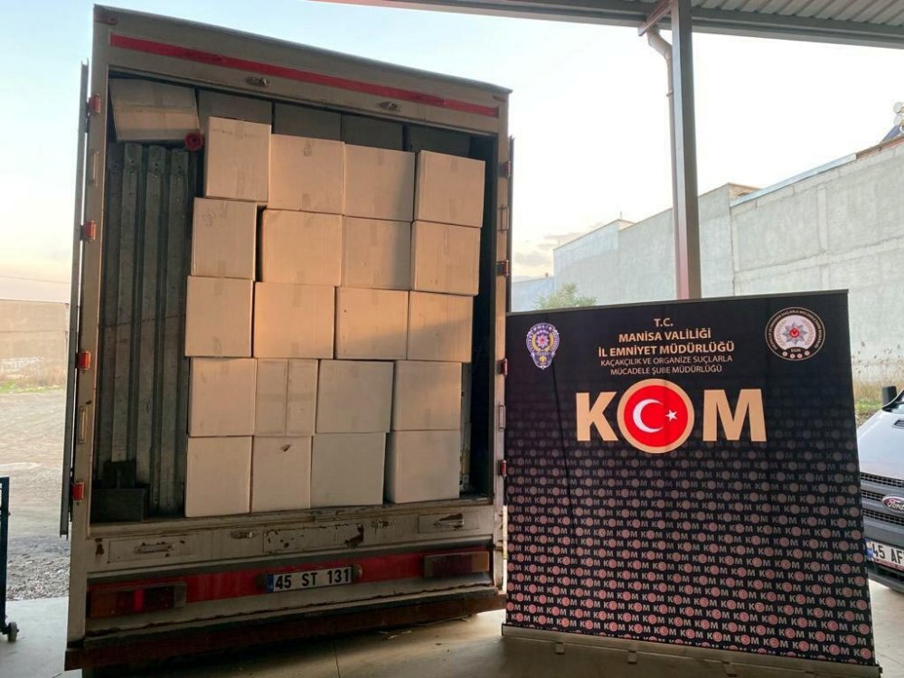 Salihli'de kaçak 6 milyon 400 bin makaron ele geçirildi