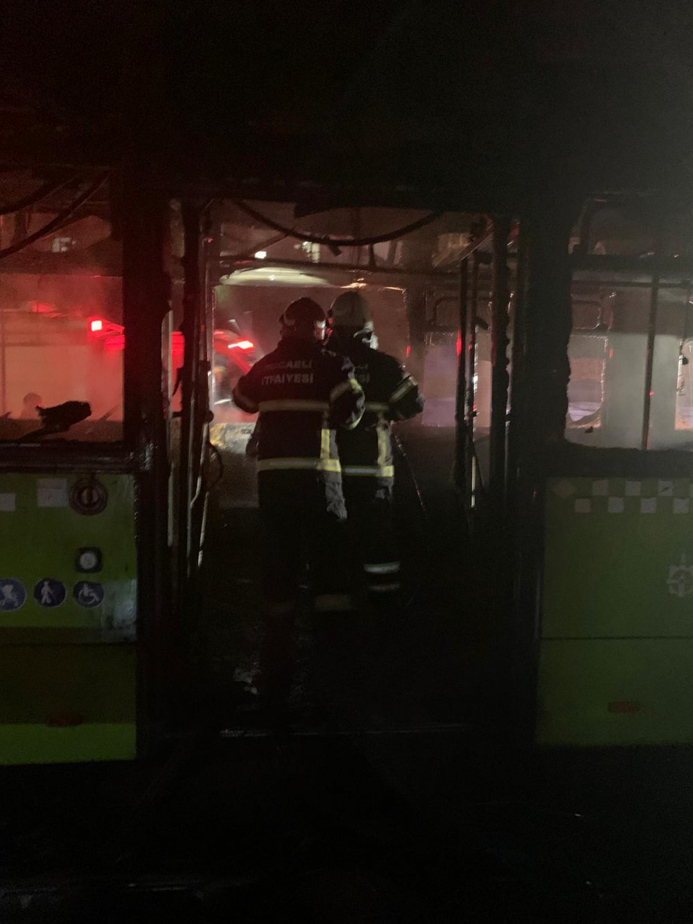 Seyir halindeki halk otobüsü alev alev yandı