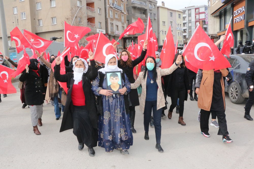 Şırnaklı kadınların HDP önündeki eyleminde 22'nci hafta; 'Neden oğlumu götürdüler'