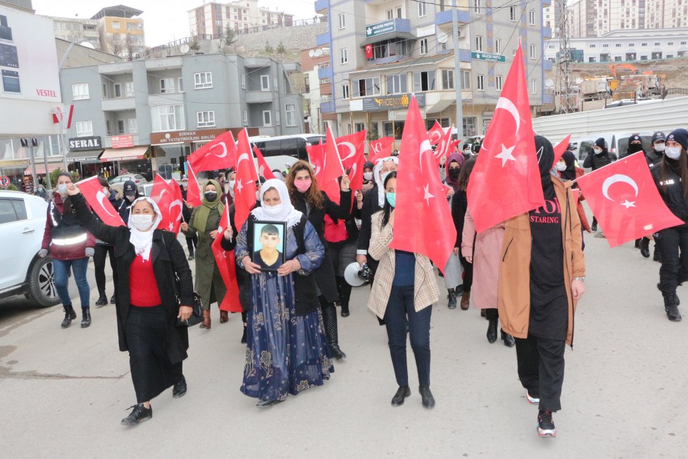 Şırnaklı kadınların HDP önündeki eyleminde 22'nci hafta; 'Neden oğlumu götürdüler'