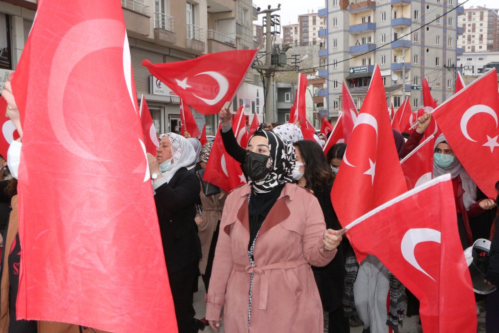 Şırnaklı kadınların HDP önündeki eyleminde 22'nci hafta; 'Neden oğlumu götürdüler'