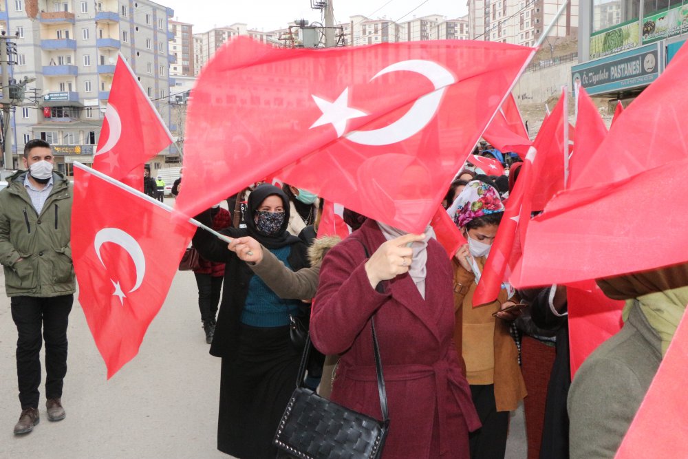 Şırnaklı kadınların HDP önündeki eyleminde 22'nci hafta; 'Neden oğlumu götürdüler'