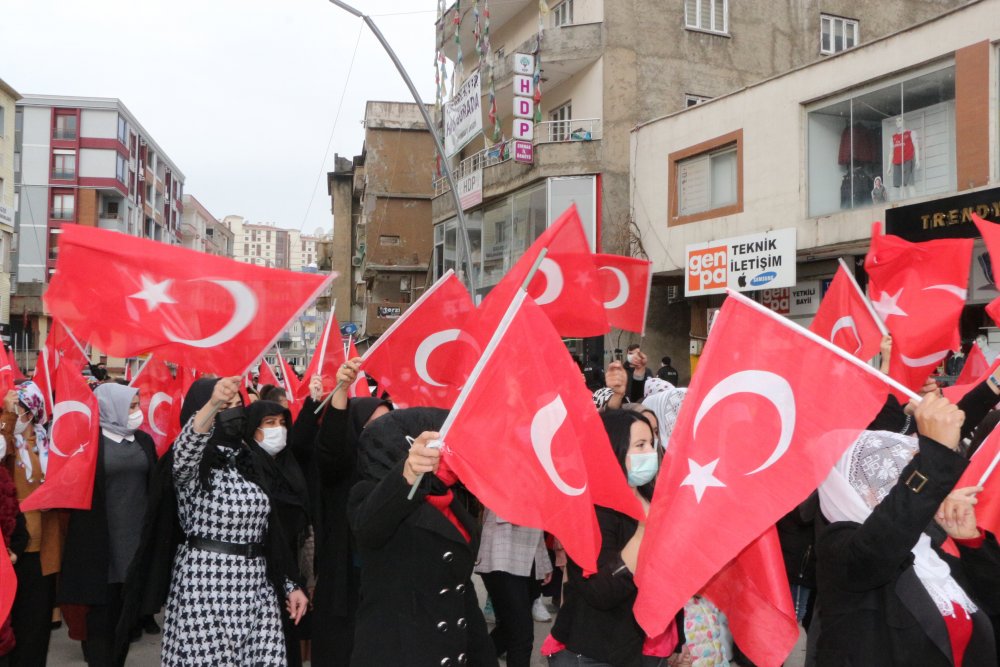 Şırnaklı kadınların HDP önündeki eyleminde 22'nci hafta; 'Neden oğlumu götürdüler'
