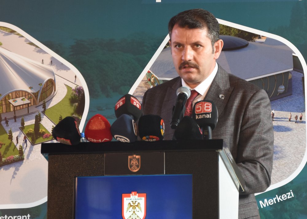 Sivas'ta Sultan Abdülhamid'e at yetiştirilen haraların da içinde olduğu kültür park çalışması