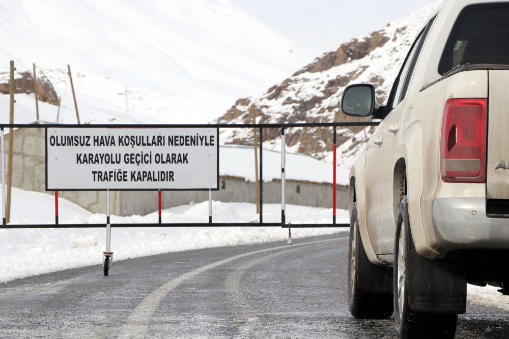 Van- Bahçesaray yolunda, facianın yıl dönümünde jandarmadan çığ nöbeti