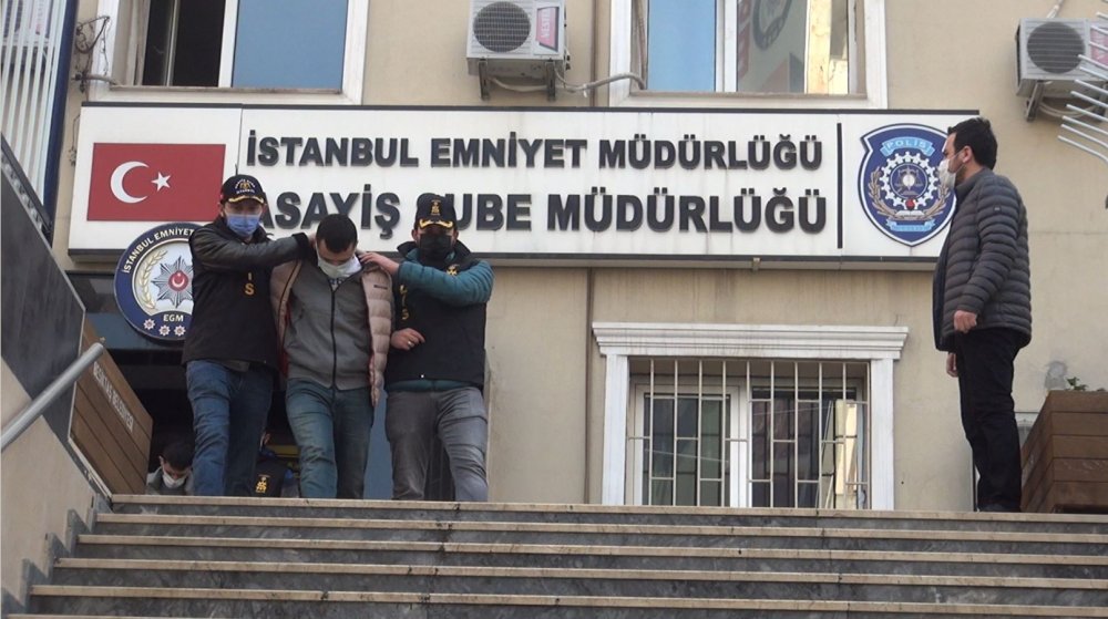 45 EVDEN 5 MİLYON LİRALIK HIRSIZLIK YAPAN ŞÜPHELİLER:  evlerin kapılarını kredi kartı yardımı ile açmışlar