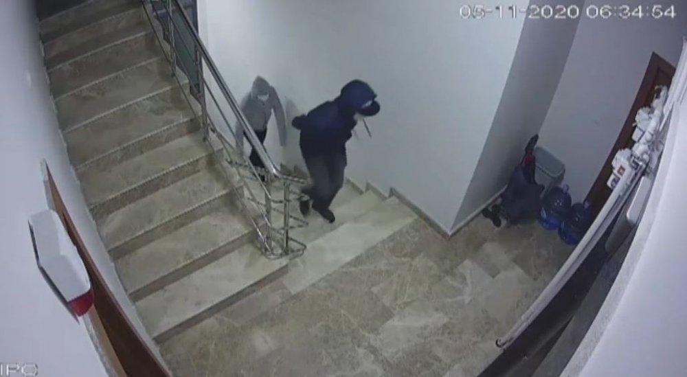45 EVDEN 5 MİLYON LİRALIK HIRSIZLIK YAPAN ŞÜPHELİLER:  evlerin kapılarını kredi kartı yardımı ile açmışlar