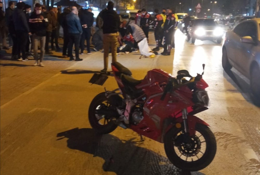 Bursa'da motosiklet ile bisiklet çarpıştı; 3 yaralı