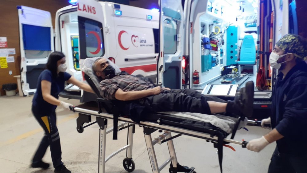 Bursa'da motosiklet ile bisiklet çarpıştı; 3 yaralı