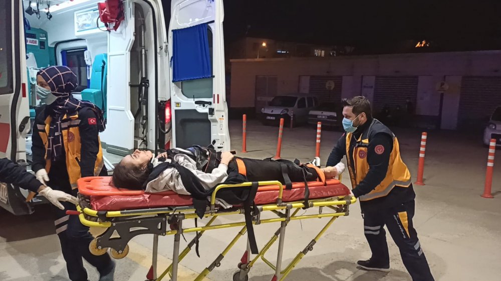 Bursa'da motosiklet ile bisiklet çarpıştı; 3 yaralı