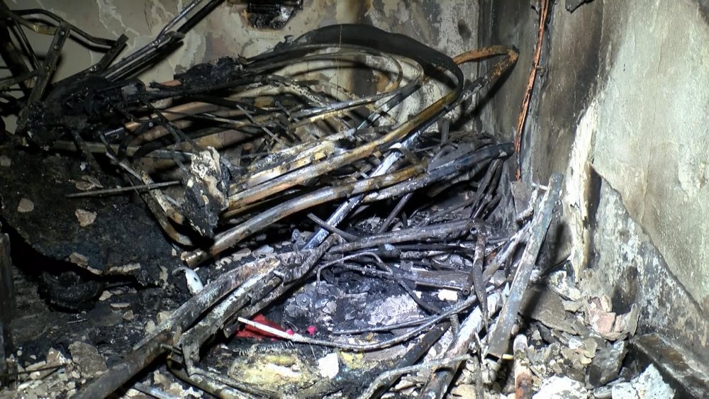 Esenler'de 7 katlı binada yangın paniği: Binadaki 30 kişiyi itfaiye tahliye etti