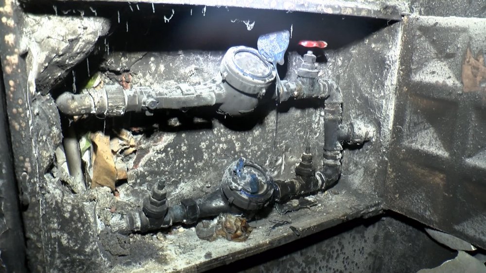 Esenler'de 7 katlı binada yangın paniği: Binadaki 30 kişiyi itfaiye tahliye etti