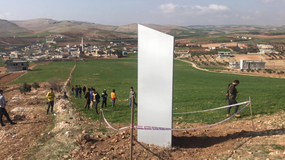 Göbeklitepe yakınlarına bırakılan metal blok, güvenlik güçlerini alarma geçirdi