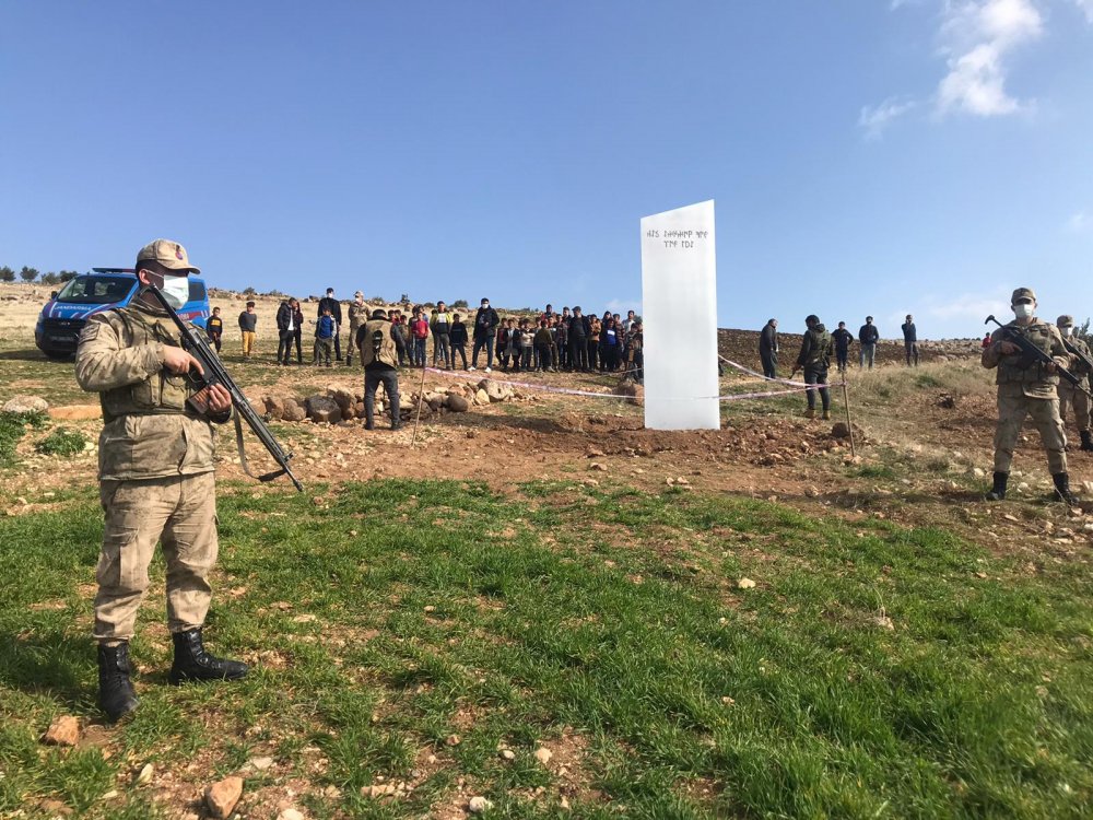 Göbeklitepe yakınlarına bırakılan metal blok, güvenlik güçlerini alarma geçirdi