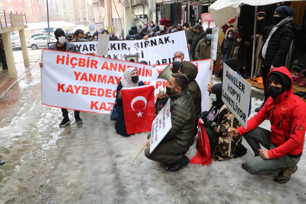HDP'lilerden Hakkari'de 'evlat' eylemine seçim müziği engellemesi