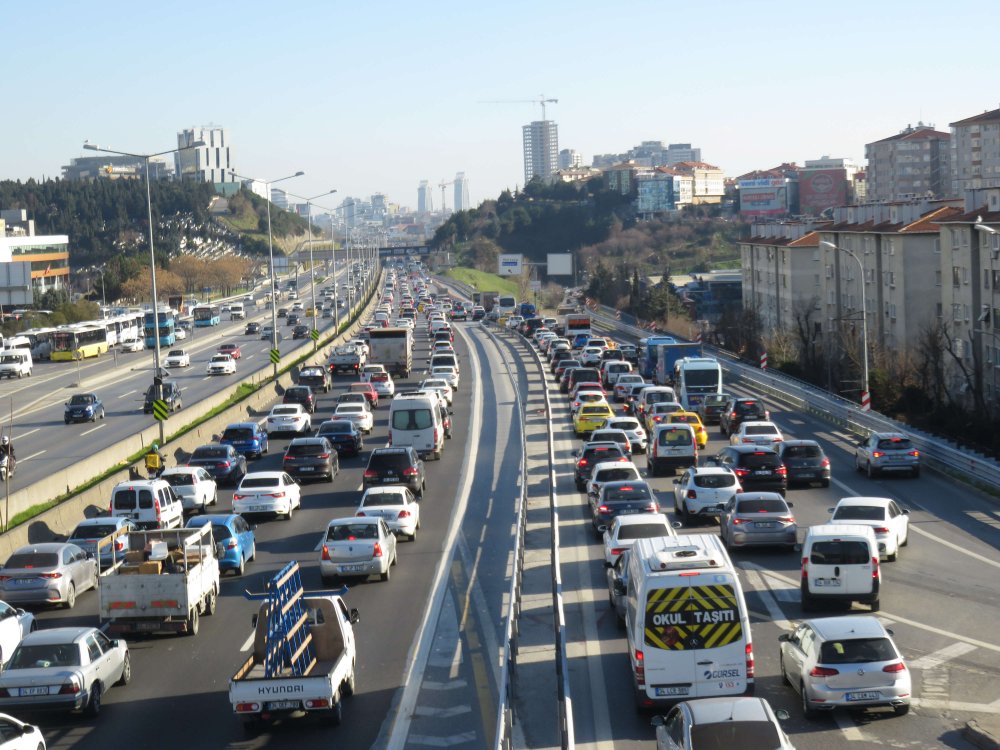 İstanbul'da kısıtlama öncesi trafik yoğunluğu