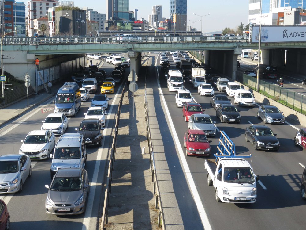 İstanbul'da kısıtlama öncesi trafik yoğunluğu