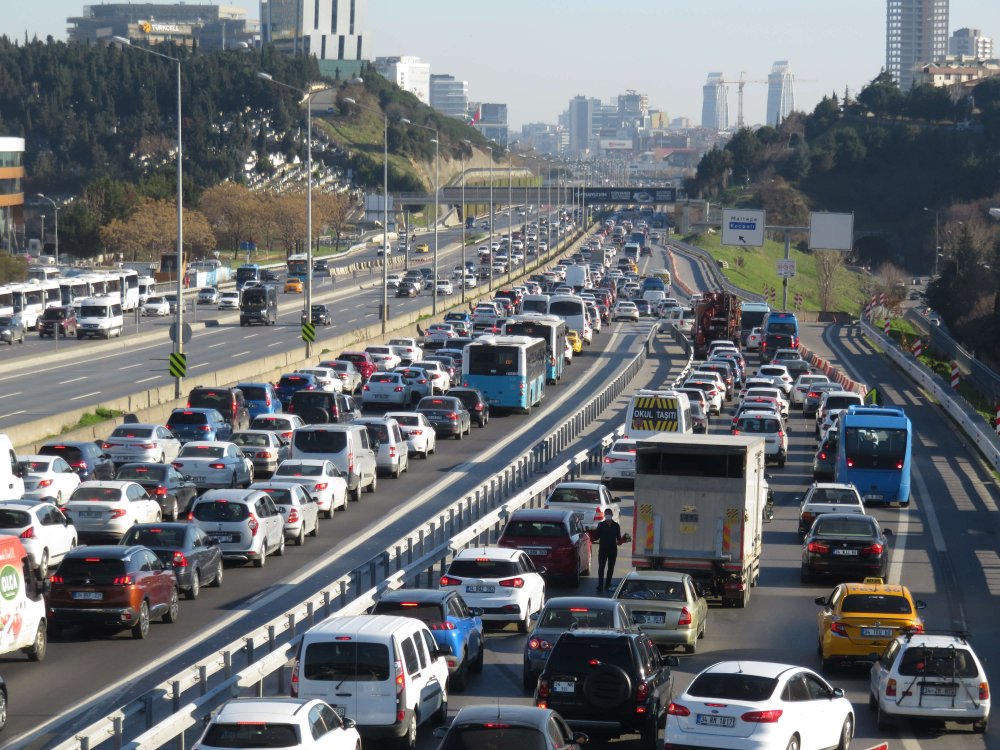 İstanbul'da kısıtlama öncesi trafik yoğunluğu
