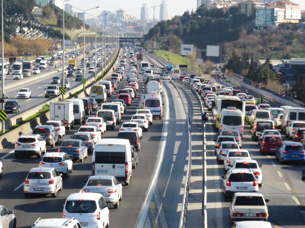 İstanbul'da kısıtlama öncesi trafik yoğunluğu