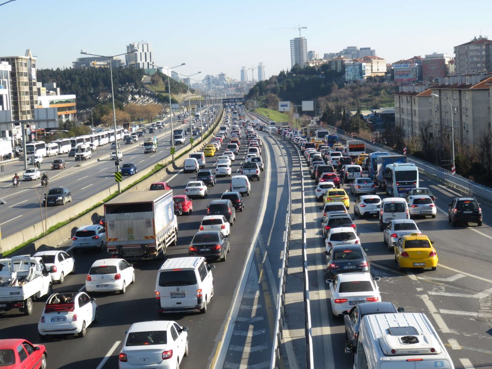 İstanbul'da kısıtlama öncesi trafik yoğunluğu