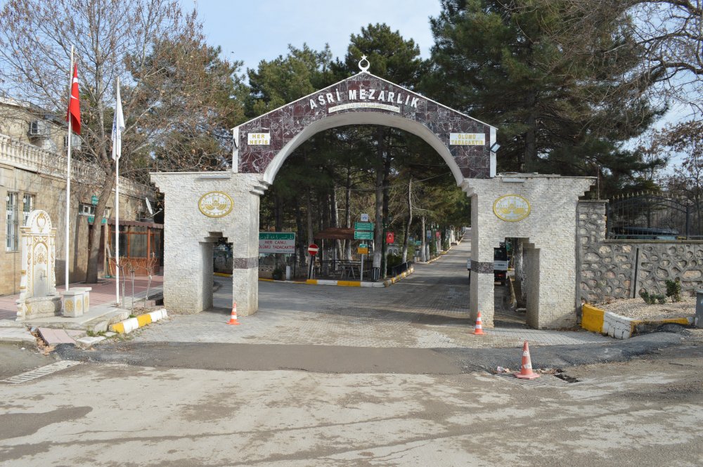 Karışan cenazesi Elazığ'a getirilen Yıldırım, toprağa verildi