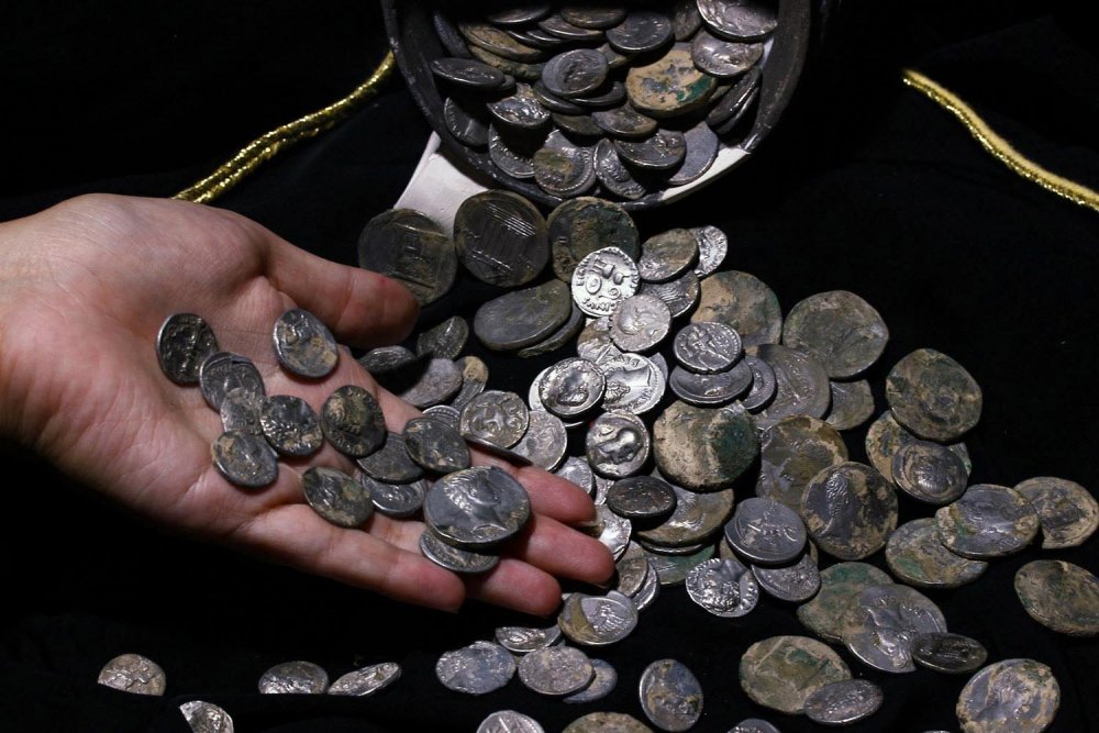 Roma İmparatoru Ceaser ve Brutus'un sikkeleri Aizanoi Antik Kenti'nden çıktı