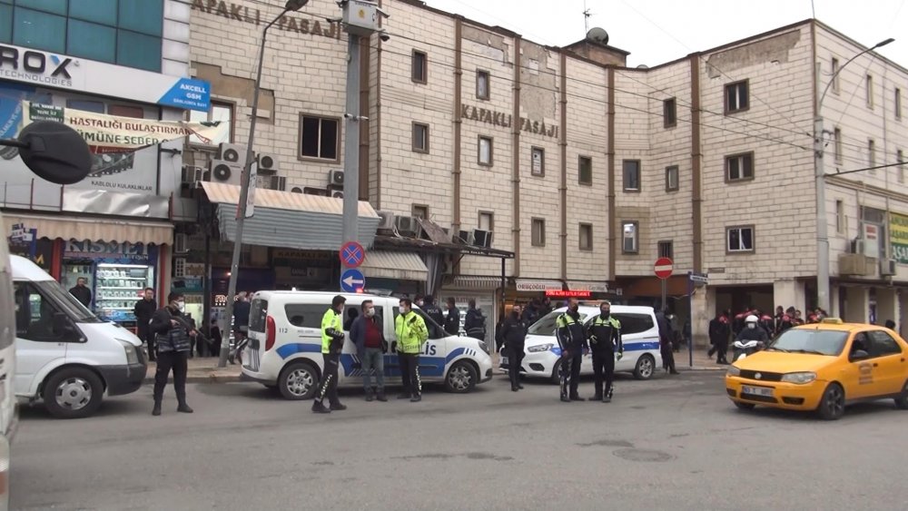 Şanlıurfa'da kaçak cep telefonu operasyonu: 10 gözaltı