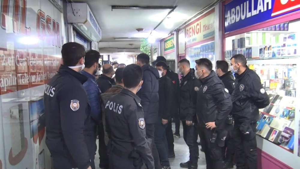 Şanlıurfa'da kaçak cep telefonu operasyonu: 10 gözaltı