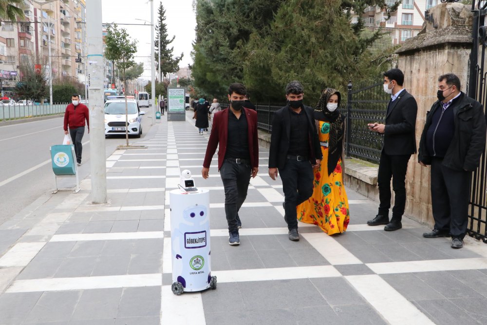 Şanlıurfa’da sağlık çalışanlarına 'Göbeklitepe' robotu desteği
