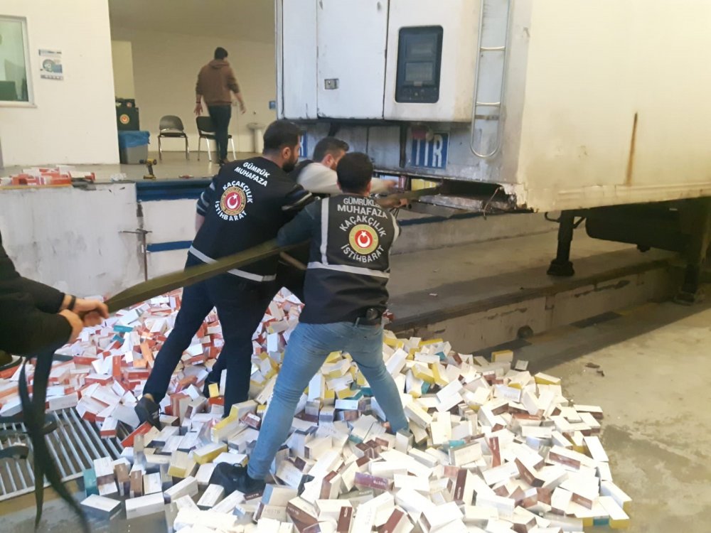 Sarp Sınır Kapısı'nda, 30 bin paket elektronik sigara tütünü ele geçirildi